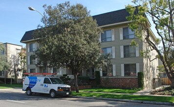366 Mentor Ave in Pasadena, CA - Foto de edificio - Building Photo