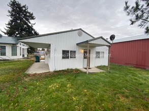 1823 E 12th Ave in Post Falls, ID - Foto de edificio - Building Photo