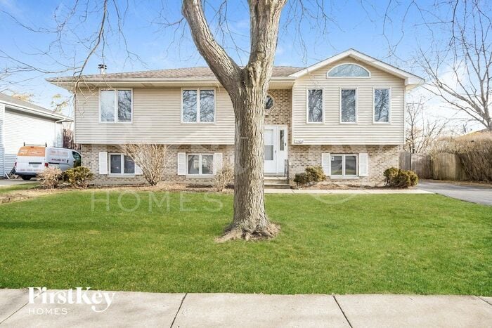 2508 John Bourg Dr in Plainfield, IL - Building Photo