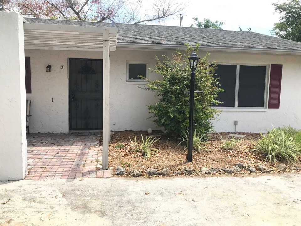 3609 SE 9th Pl in Cape Coral, FL - Building Photo