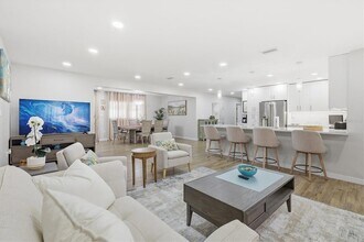 5247 Carmilfra Dr in Sarasota, FL - Building Photo - Building Photo