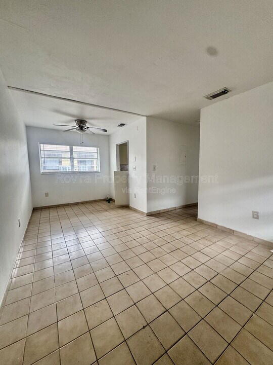 5889 W 26th Ave in Hialeah, FL - Building Photo