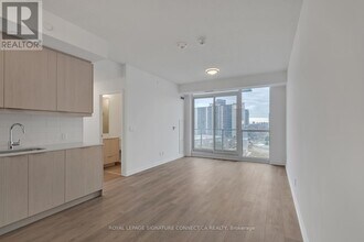 32-632 Forest Manor Rd in Toronto, ON - Building Photo - Building Photo