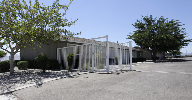 17077 Sultana St in Hesperia, CA - Building Photo - Building Photo