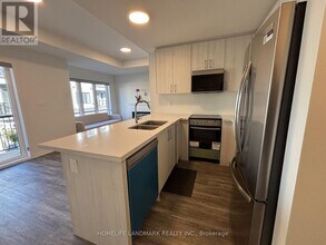 182 Matawin Ln in Richmond Hill, ON - Building Photo - Building Photo