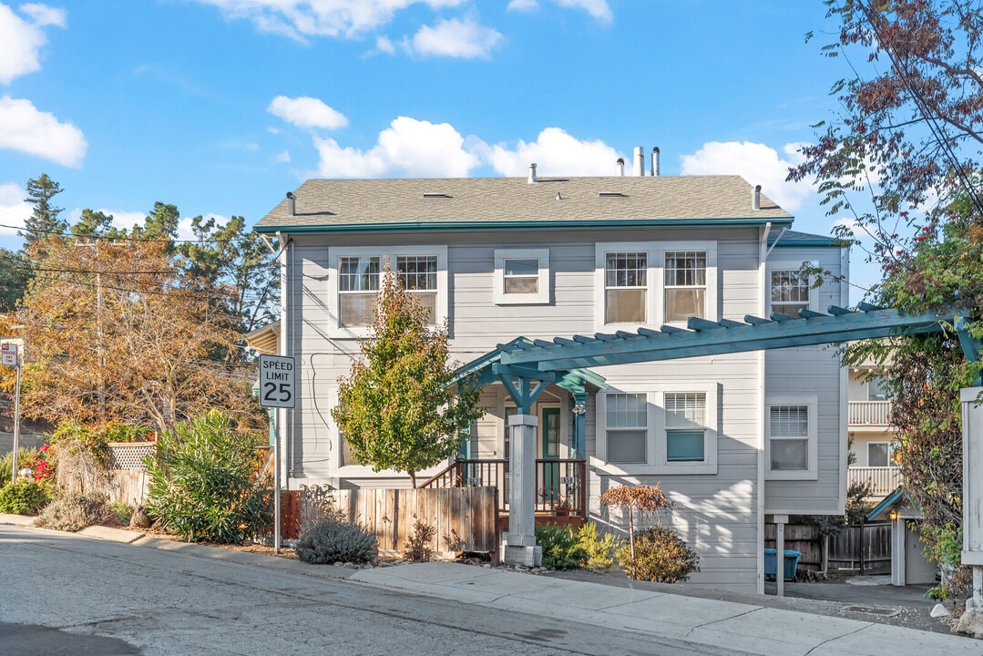 655 Middle Rd in Belmont, CA - Building Photo