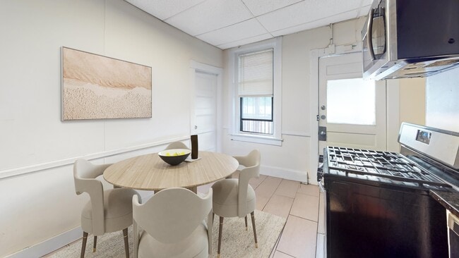 882 Huntington Ave, Unit 2