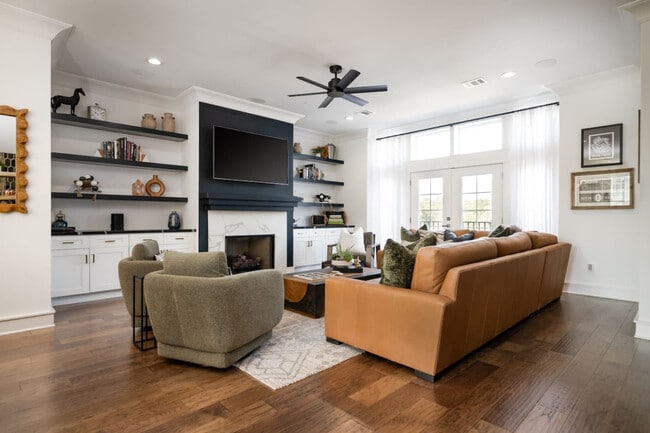 218 Tarrow St in College Station, TX - Foto de edificio - Building Photo