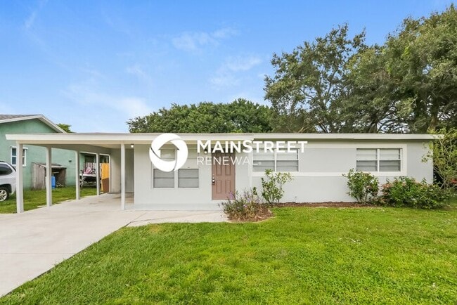 property at 3153 SE Banyan St