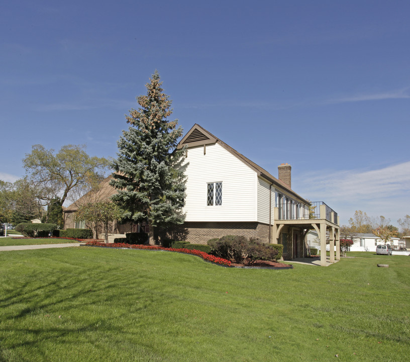 Americana Estates in Casco, MI - Foto de edificio