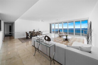 1643 Brickell Ave in Miami, FL - Building Photo - Building Photo
