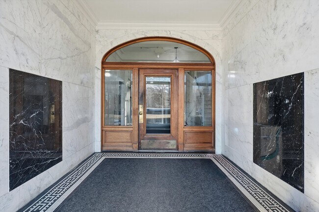 70 Fenway, Unit 70 Fenway Unit 51 in Boston, MA - Foto de edificio - Building Photo