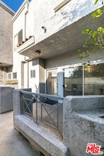 15153 Burbank Blvd in Los Angeles, CA - Building Photo - Building Photo