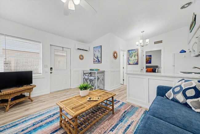 711 E Gulf Blvd in Indian Rocks Beach, FL - Building Photo - Building Photo