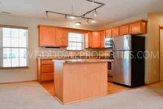 15221 Alpine Dr in Urbandale, IA - Building Photo - Building Photo