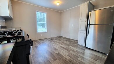 36 E Arizona in Belleville, MI - Building Photo - Building Photo