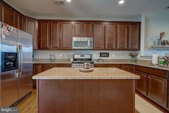 476 N Palace Dr in Glassboro, NJ - Building Photo - Building Photo