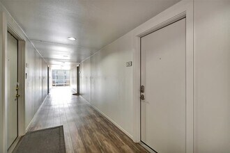 3131 Cummins St, Unit 24 in Houston, TX - Foto de edificio - Building Photo
