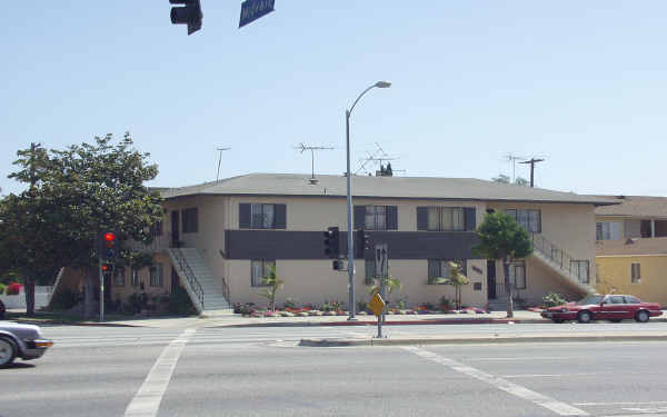 10878 Venice Blvd in Culver City, CA - Foto de edificio - Building Photo