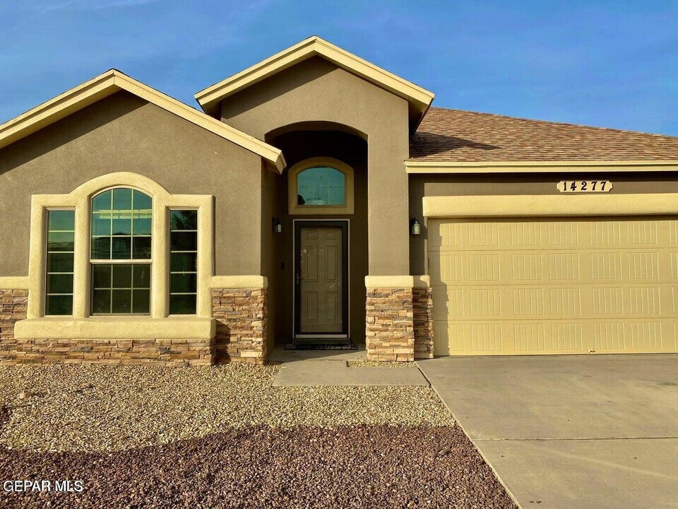 14277 Desert Sky Dr in Horizon City, TX - Building Photo