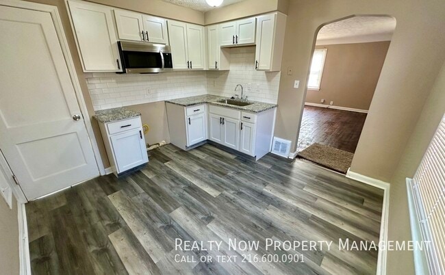 5329 Vine St in Maple Heights, OH - Building Photo - Building Photo