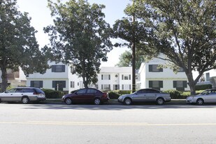 13010-13020 1/2 Moorpark St in Studio City, CA - Building Photo