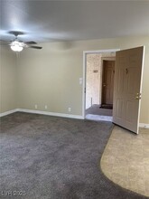 5180 Indian River Dr in Las Vegas, NV - Building Photo - Building Photo
