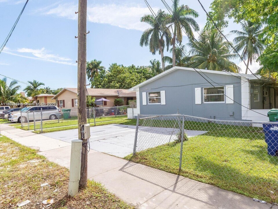 1342 NE 110th Terrace in Miami, FL - Building Photo
