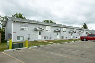 Fairbanks Townhouses in Red Deer, AB - Building Photo