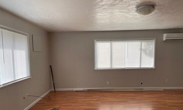 1250 SE Gladiola Dr in Grants Pass, OR - Building Photo - Building Photo
