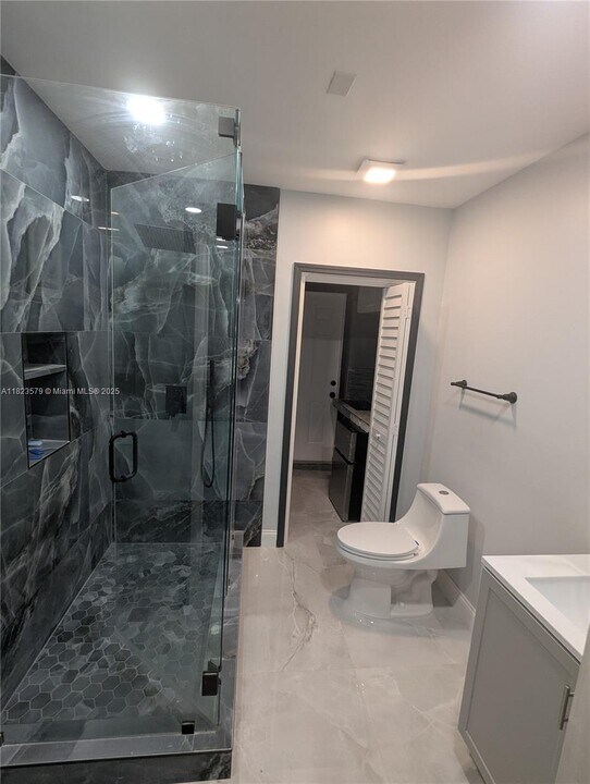 14600 NW 11th Ct in Miami, FL - Building Photo