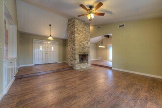 12800 Powderhorn St in Austin, TX - Building Photo - Building Photo