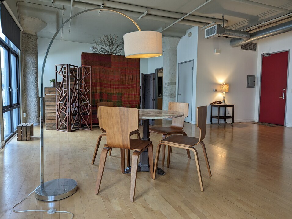 330 W 11th St in Los Angeles, CA - Building Photo