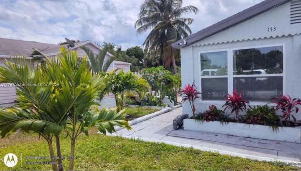 173 W 16th St in Riviera Beach, FL - Building Photo
