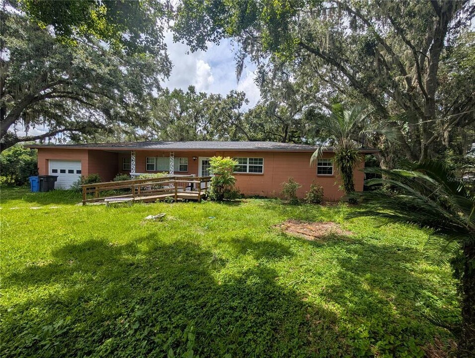 2907 Sam Hicks Rd in Plant City, FL - Building Photo