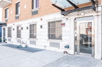 87-87 144th St in Jamaica, NY - Building Photo - Building Photo