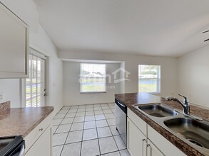 1682 SE Berkshire Blvd in Port St. Lucie, FL - Building Photo - Building Photo