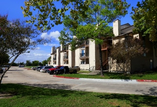 206 Plaza Verde Dr in Houston, TX - Foto de edificio - Building Photo