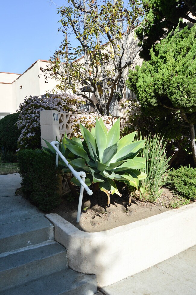 911 Montana Ave Apartments and Nearby Santa Monica Apartments For Rent Santa Monica, CA