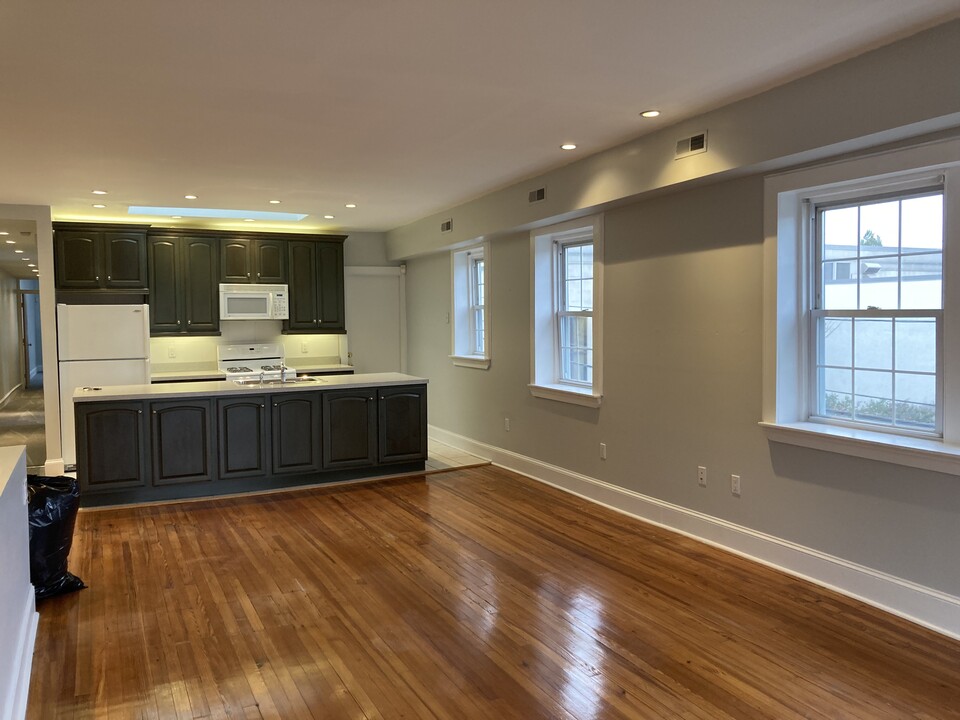 17 Morton Rd in Bryn Mawr, PA - Building Photo