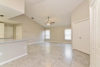 948 Wicketrun Dr in Brandon, FL - Building Photo - Building Photo