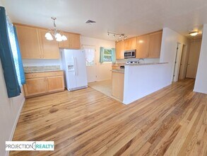 9144 N Pier Park Pl in Portland, OR - Building Photo - Building Photo