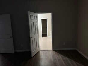 504 Riverbed Dr in Crowley, TX - Foto de edificio - Building Photo