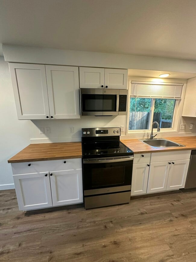 605 Andrew St in Newberg, OR - Building Photo - Building Photo