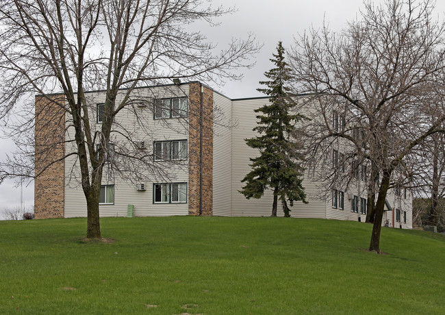 Lincoln Place Apartments in St. Paul, MN - Building Photo - Building Photo