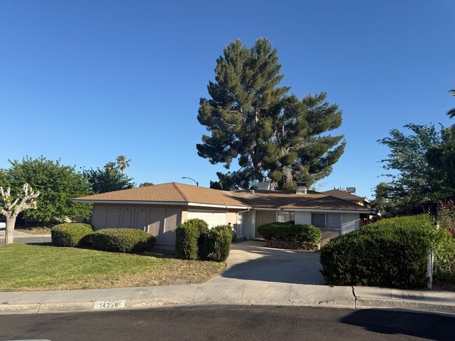 property at 14236 Oxford Pl