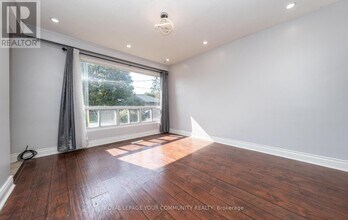 53 Newbury Dr in Newmarket, ON - Building Photo - Building Photo