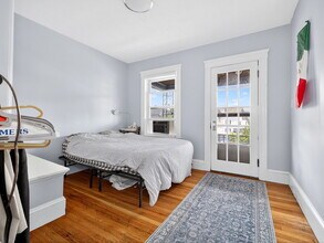 256 Main St, Unit 2 in Medford, MA - Foto de edificio - Building Photo
