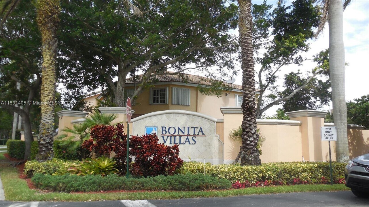 14045 SW 121st Pl in Miami, FL - Foto de edificio