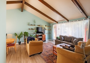 8240 S Marion View Cir, Unit 3 - Upstairs North Bedroom in Sandy, UT - Foto de edificio - Building Photo